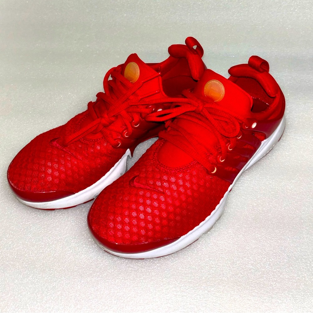 Size 7 Youth Nike Air Running Shoes Sneakers
It's a 7 youth, it's actually 8.5-9